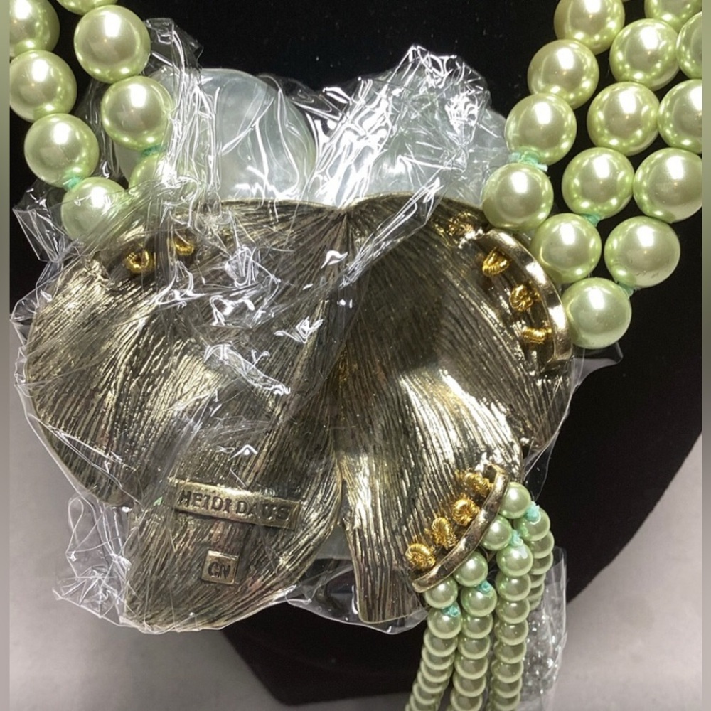Elegant Heidi Daus” Night of the Gardenia”Green Pearl Necklace - Picture 4 of 8